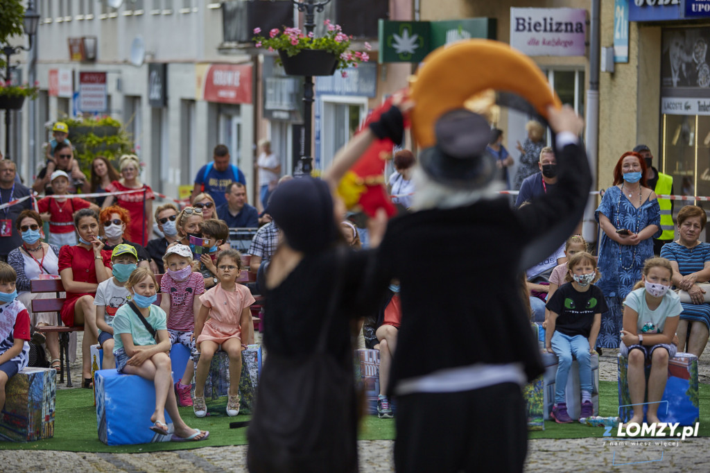 Teatr Nikoli i Księżycowa Droga na ul. Długiej w Łomży [FOTO]