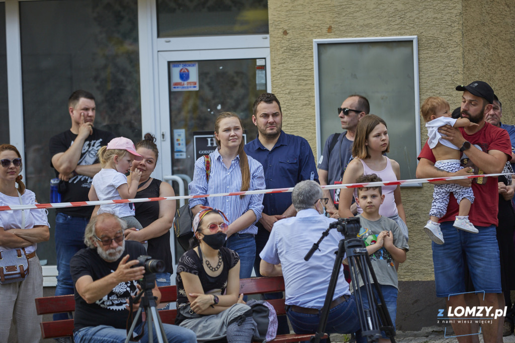 Teatr Nikoli i Księżycowa Droga na ul. Długiej w Łomży [FOTO]