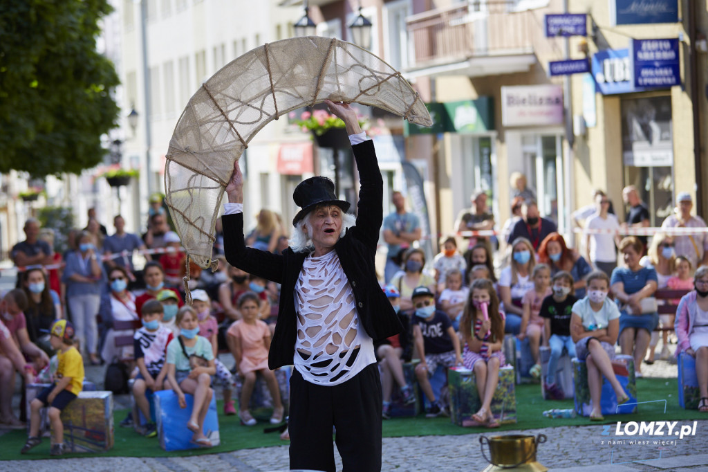 Teatr Nikoli i Księżycowa Droga na ul. Długiej w Łomży [FOTO]