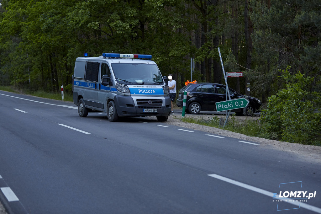 Zderzenie osobówek z finałem w lesie! [FOTO]