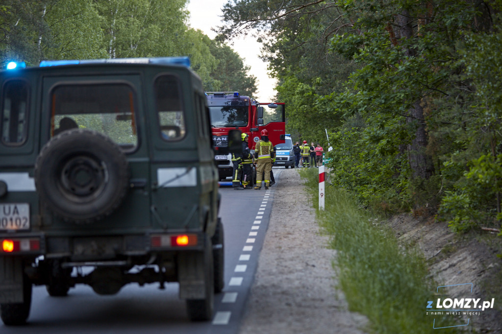 Zderzenie osobówek z finałem w lesie! [FOTO]