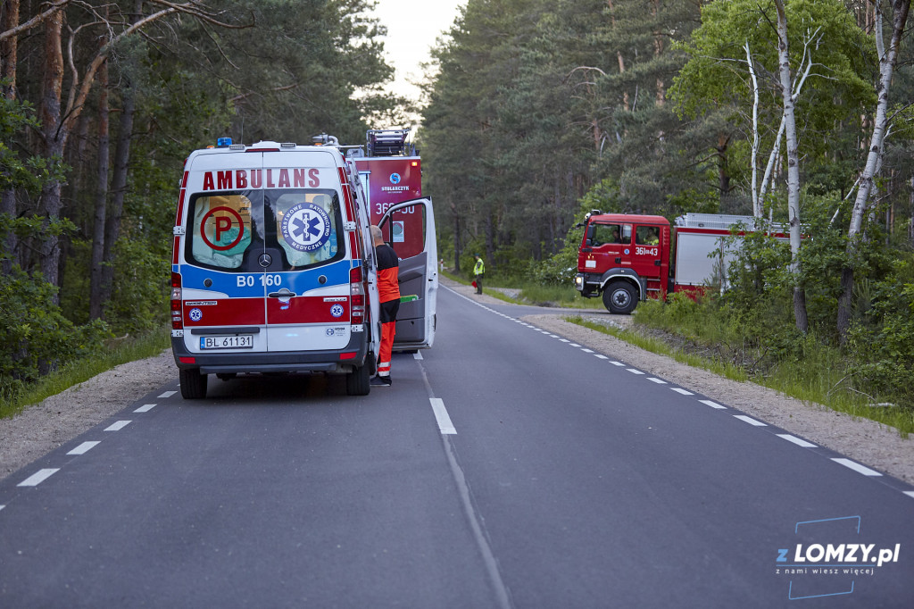 Zderzenie osobówek z finałem w lesie! [FOTO]