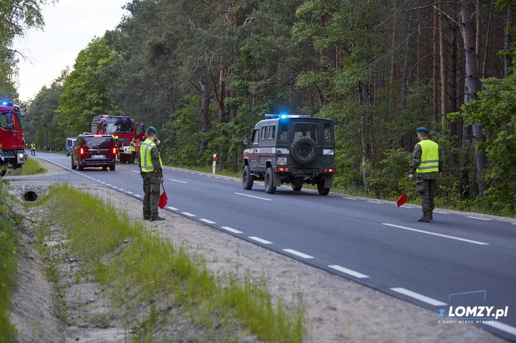 Zderzenie osobówek z finałem w lesie! [FOTO]