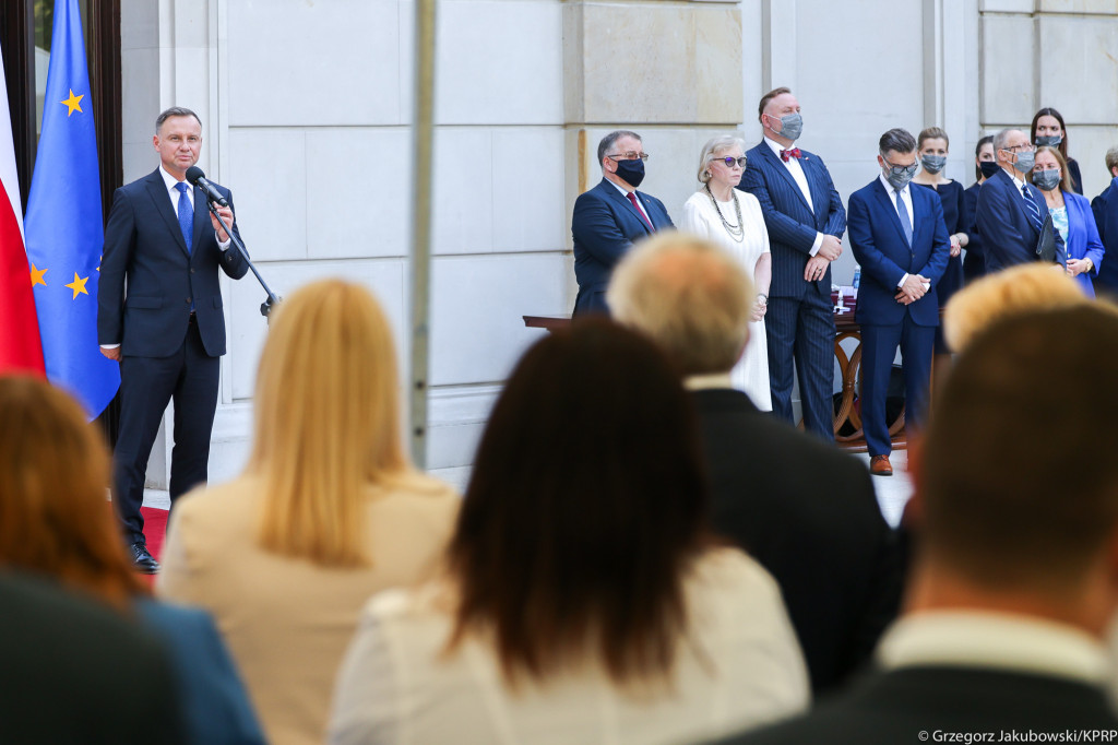 Odznaczenia od Andrzeja Dudy dla pracowników szpitala w Łomży [VIDEO i FOTO]