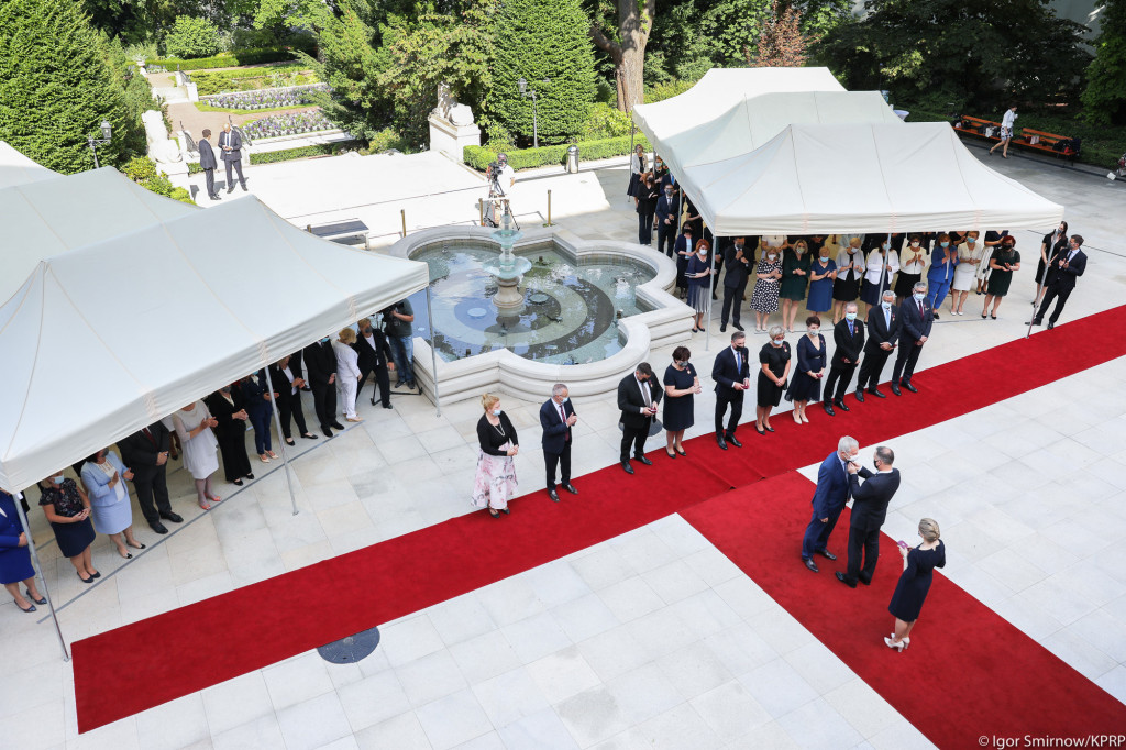 Odznaczenia od Andrzeja Dudy dla pracowników szpitala w Łomży [VIDEO i FOTO]