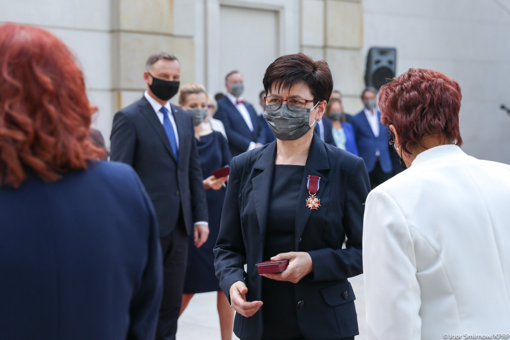 Odznaczenia od Andrzeja Dudy dla pracowników szpitala w Łomży [VIDEO i FOTO]