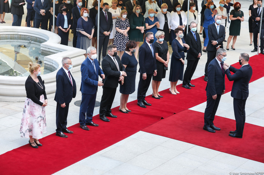 Odznaczenia od Andrzeja Dudy dla pracowników szpitala w Łomży [VIDEO i FOTO]