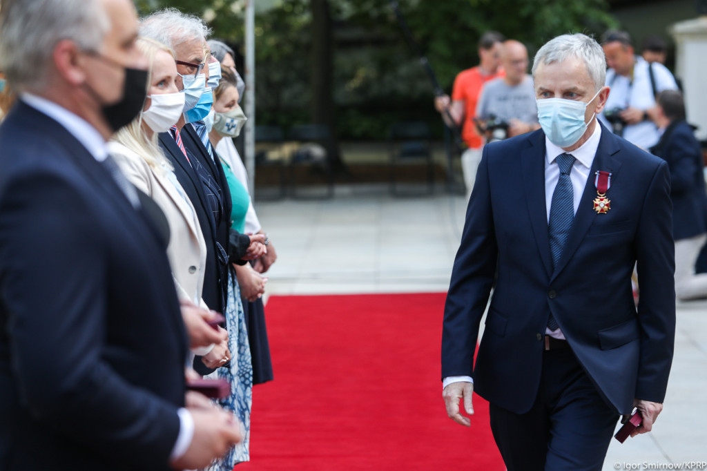 Odznaczenia od Andrzeja Dudy dla pracowników szpitala w Łomży [VIDEO i FOTO]