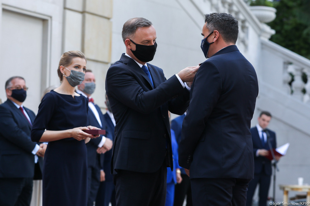 Odznaczenia od Andrzeja Dudy dla pracowników szpitala w Łomży [VIDEO i FOTO]