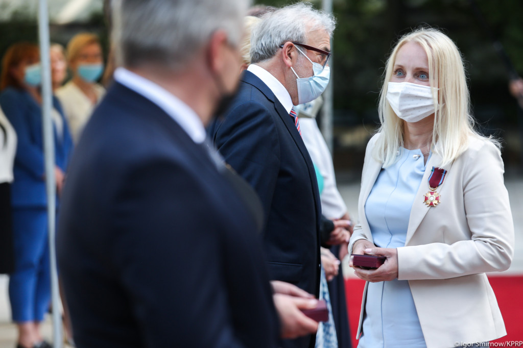 Odznaczenia od Andrzeja Dudy dla pracowników szpitala w Łomży [VIDEO i FOTO]