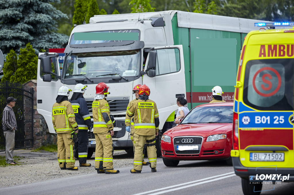 TIR wijechał w osobówkę! [FOTO]