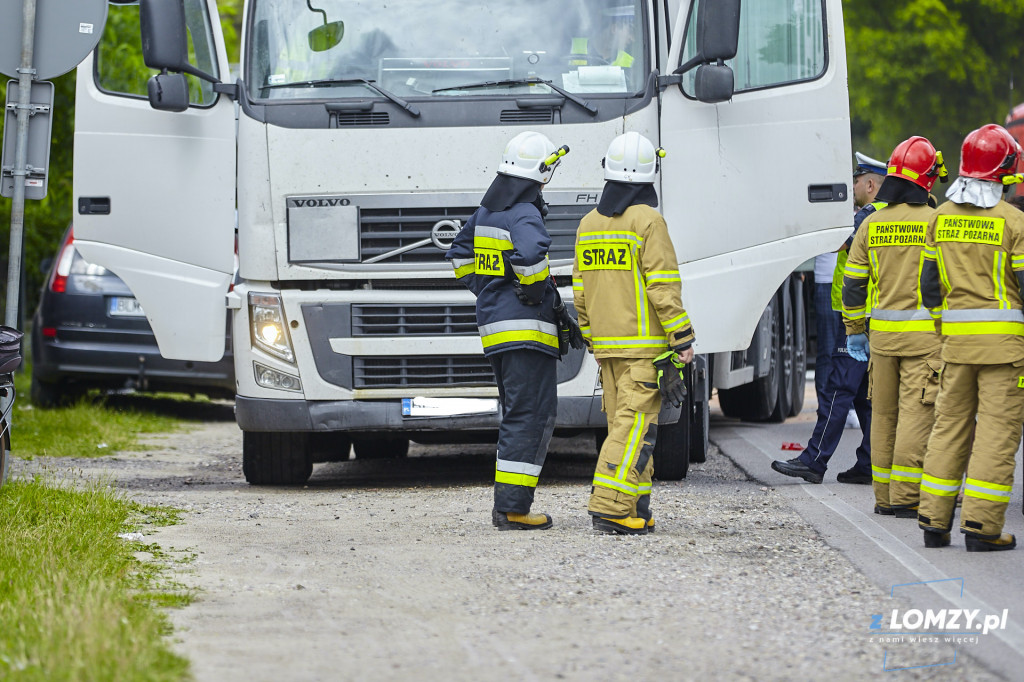 TIR wijechał w osobówkę! [FOTO]