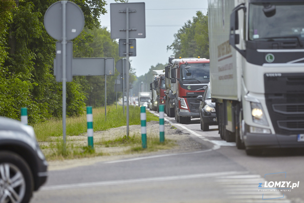 TIR wijechał w osobówkę! [FOTO]