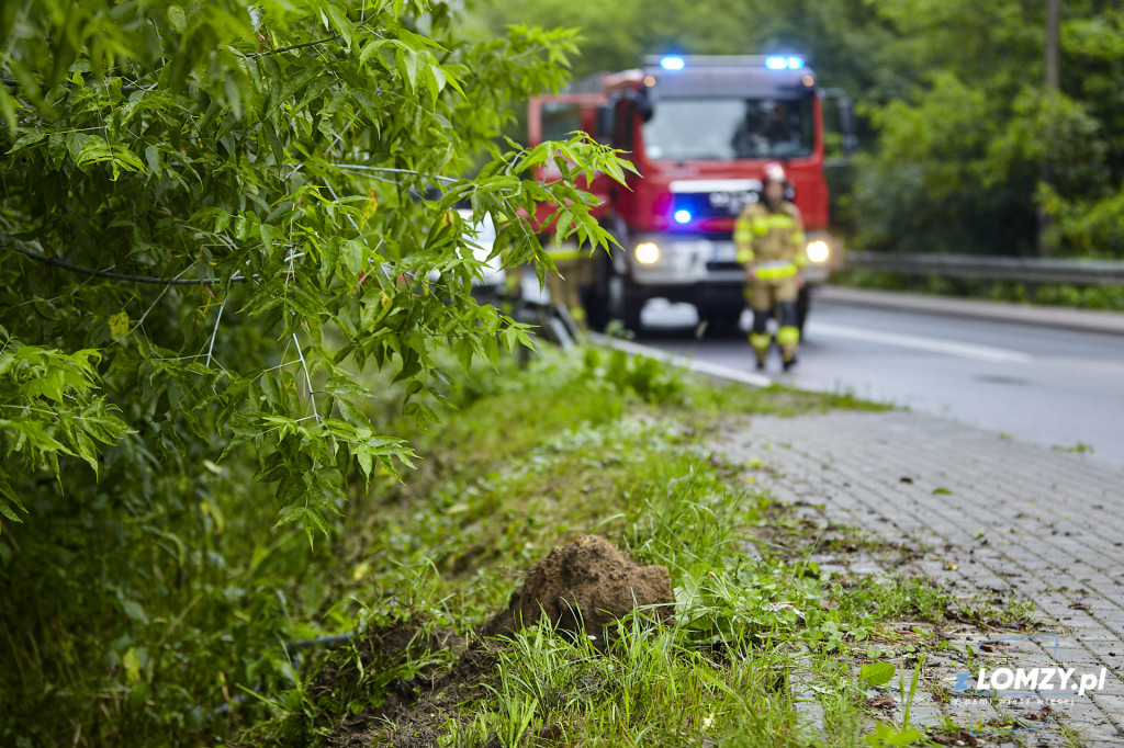 Dachowanie w Piątnicy! Kierowca w szpitalu [FOTO]