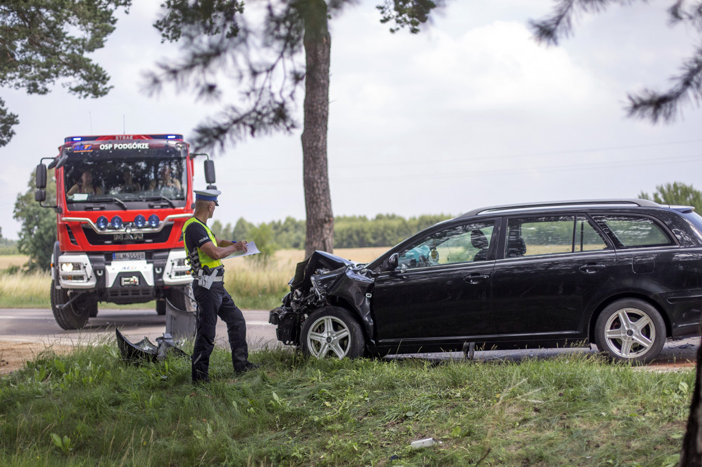 Podgórze: 4 osoby ucierpiały w wyniku zderzenia pojazdów [FOTO]