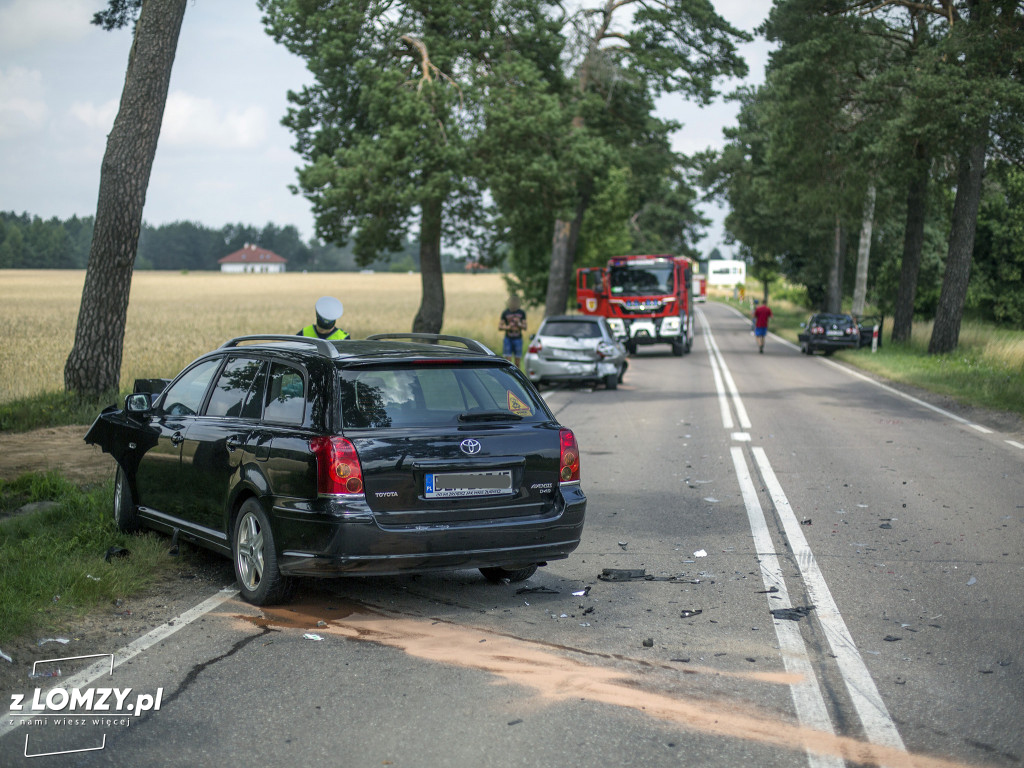 Podgórze: 4 osoby ucierpiały w wyniku zderzenia pojazdów [FOTO]