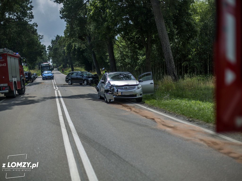 Podgórze: 4 osoby ucierpiały w wyniku zderzenia pojazdów [FOTO]