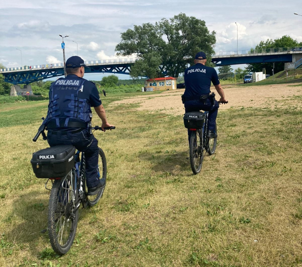 11 nietrzeźwych osób nad wodą! Policja apeluje o ostrożność [FOTO]