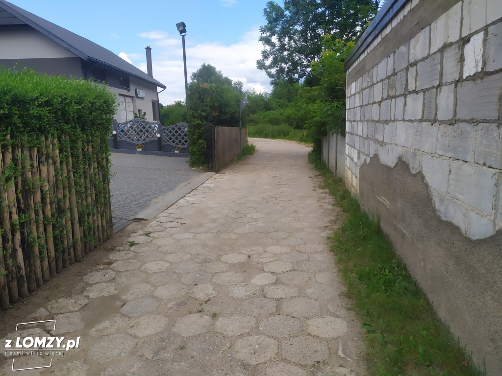 Piątnica: Spór z wójtem o drogę [FOTO]