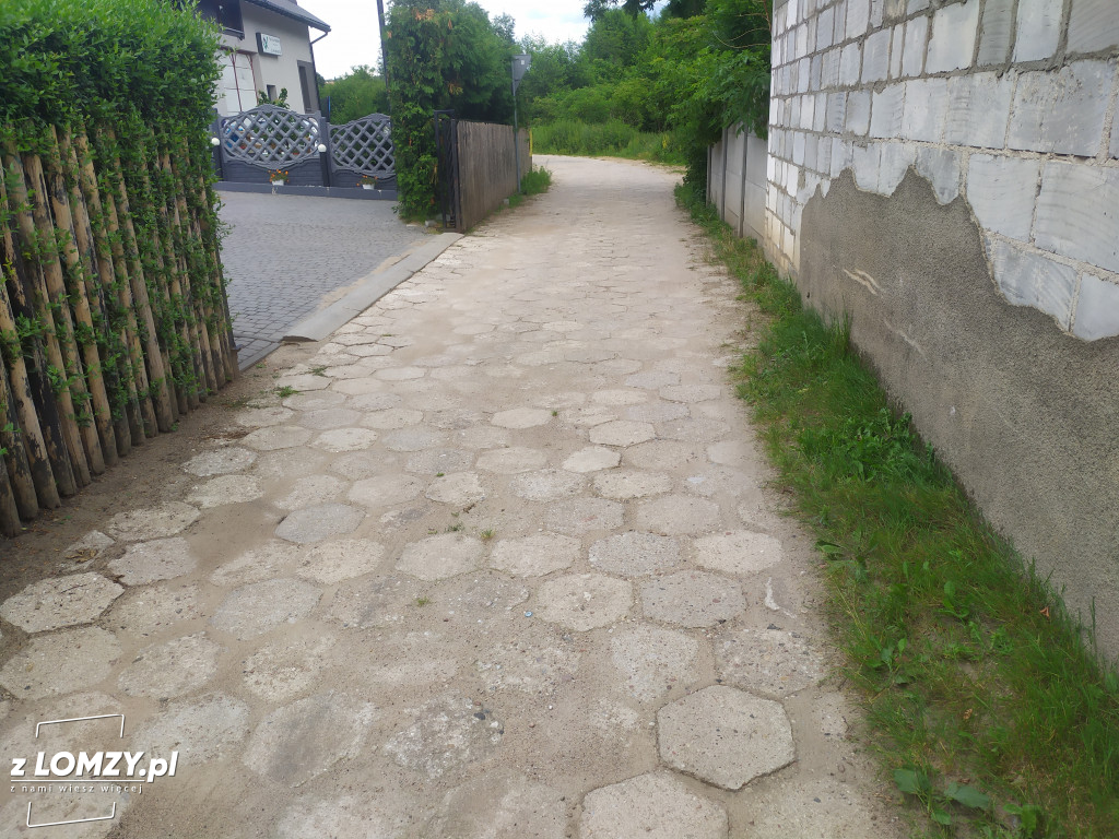 Piątnica: Spór z wójtem o drogę [FOTO]