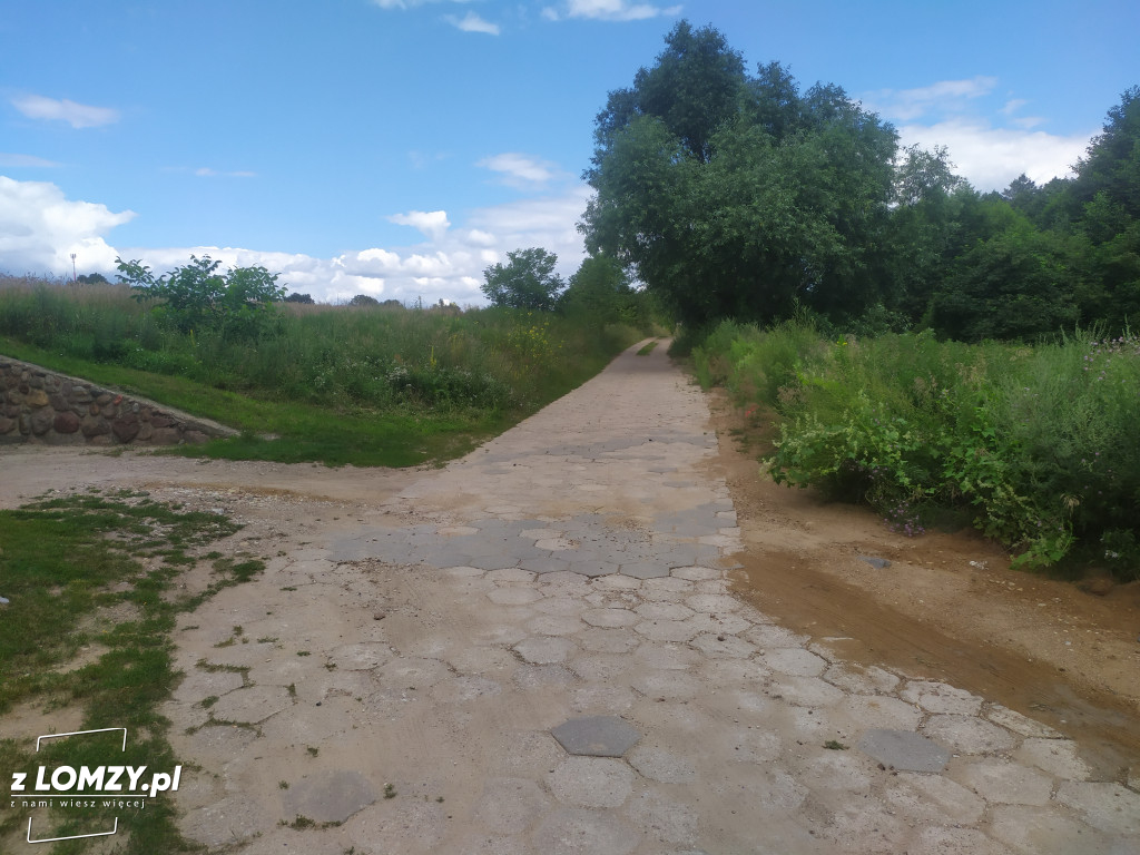 Piątnica: Spór z wójtem o drogę [FOTO]