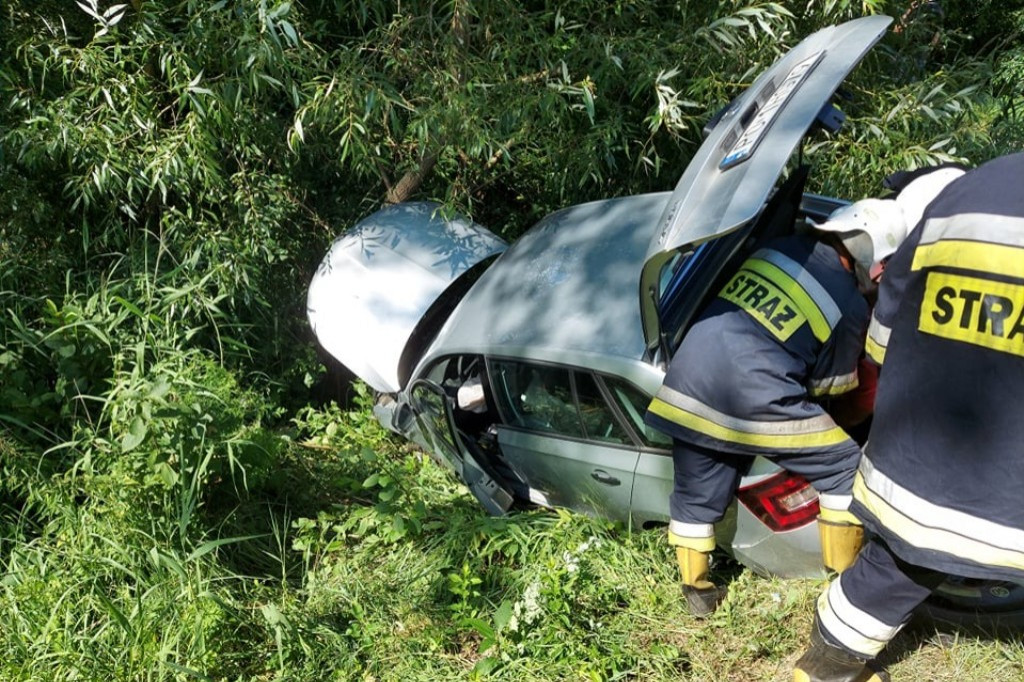Auto w rowie za Wizną [FOTO]