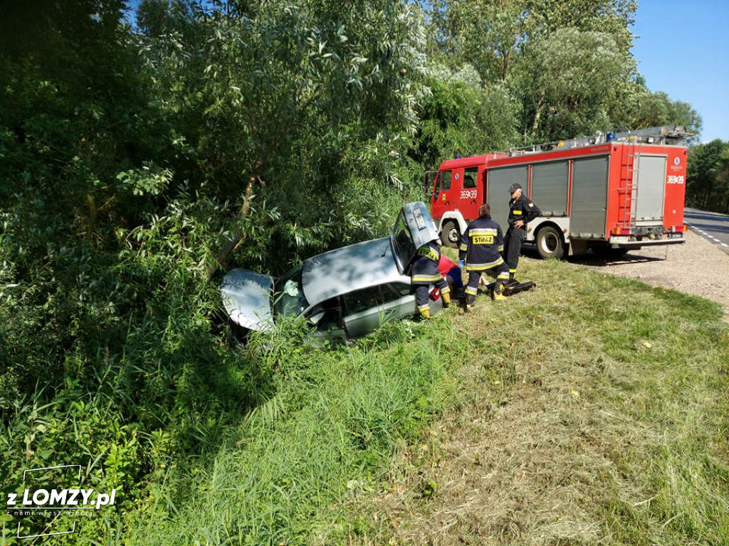 Auto w rowie za Wizną [FOTO]