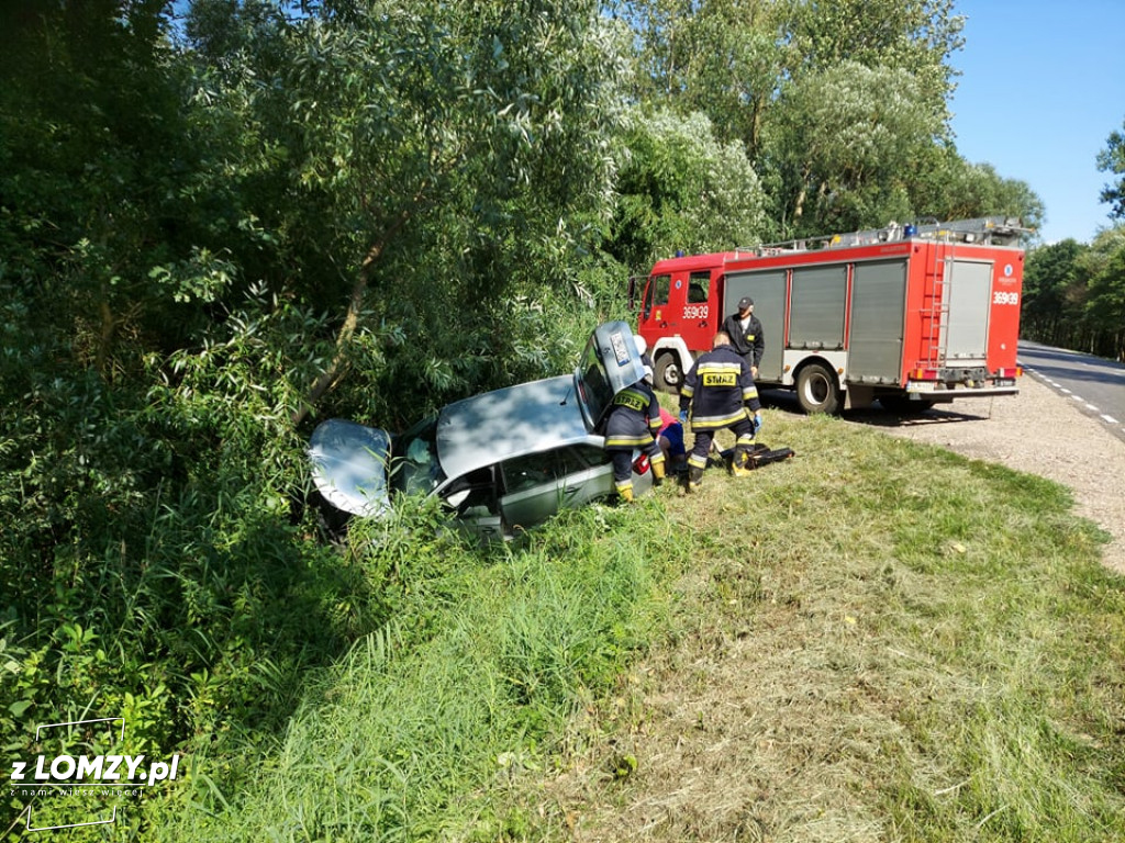 Auto w rowie za Wizną [FOTO]