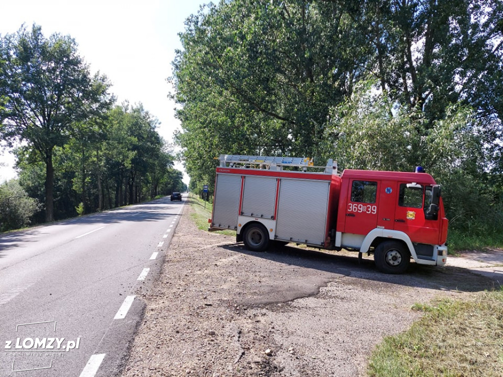 Auto w rowie za Wizną [FOTO]