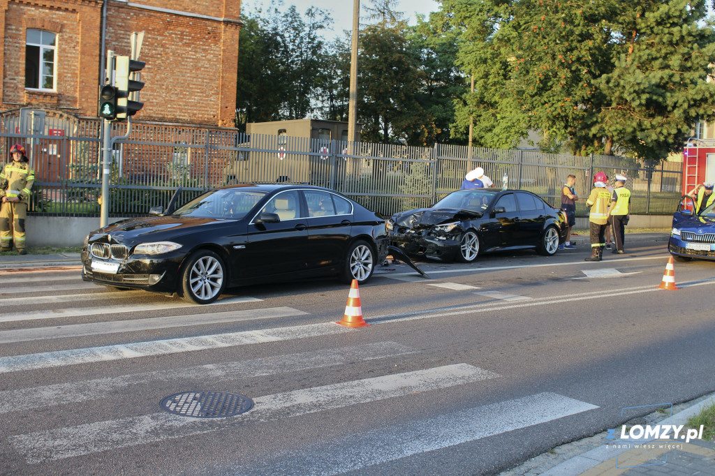 Pijany? Kierowca BMW spowodował wypadek na Przykoszarowej [FOTO]
