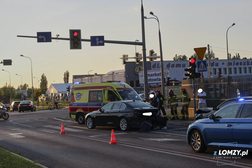 Pijany? Kierowca BMW spowodował wypadek na Przykoszarowej [FOTO]