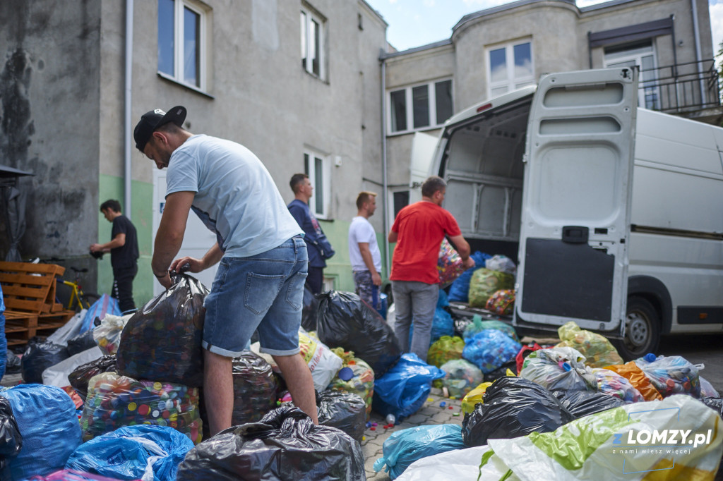 1720 kg nakrętek dla chorego Eryka! To nie koniec! [FOTO]