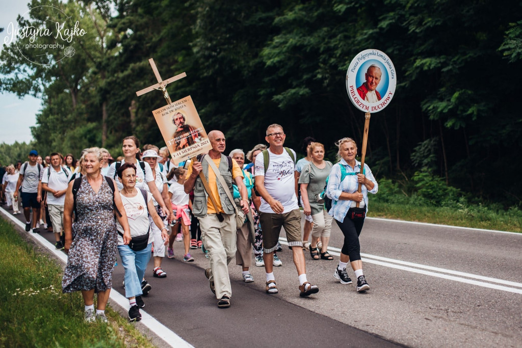 Ruszyli z Łomży w drogę do Maryi [FOTO]