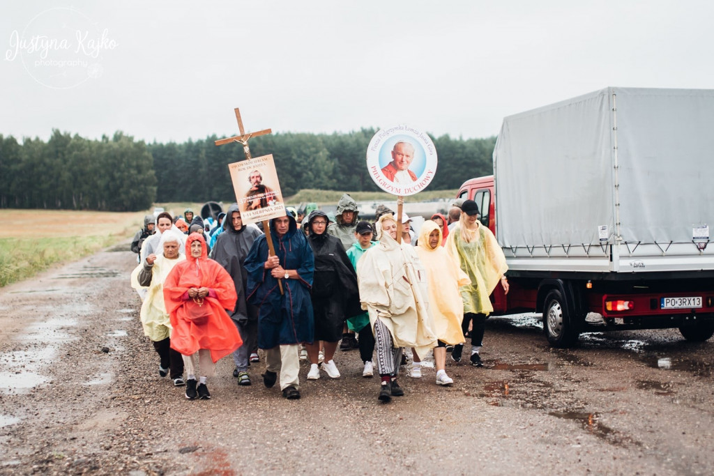 Ruszyli z Łomży w drogę do Maryi [FOTO]