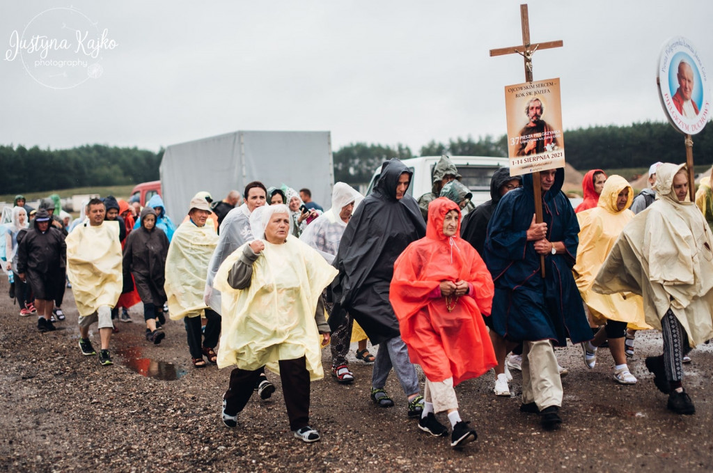 Ruszyli z Łomży w drogę do Maryi [FOTO]