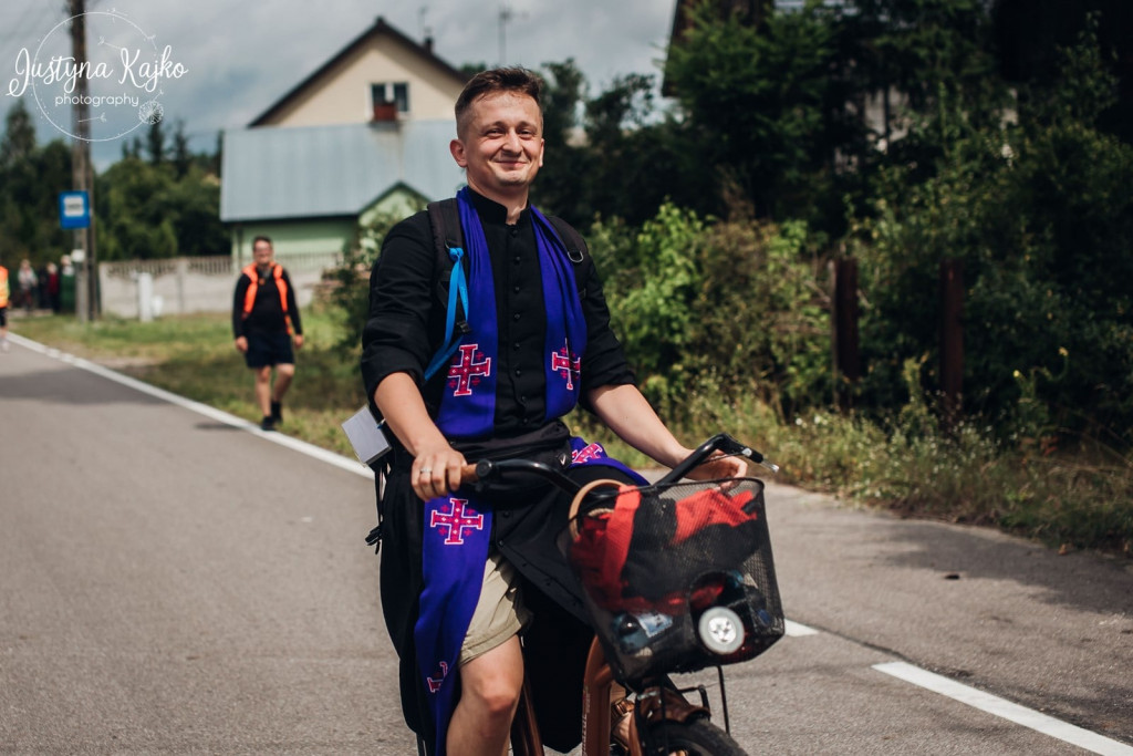 Ruszyli z Łomży w drogę do Maryi [FOTO]