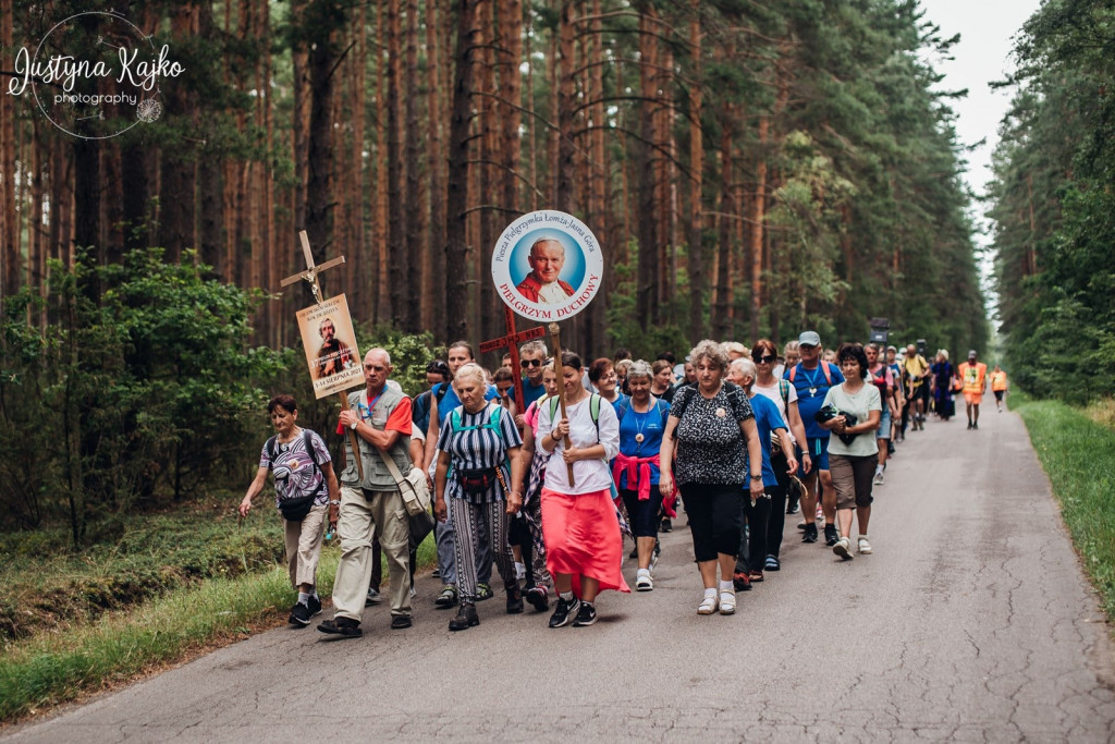 Ruszyli z Łomży w drogę do Maryi [FOTO]