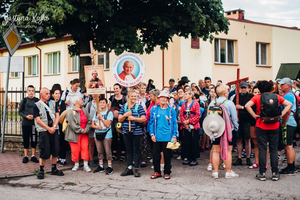 Ruszyli z Łomży w drogę do Maryi [FOTO]