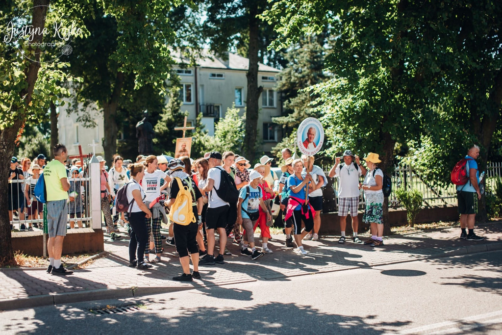 Ruszyli z Łomży w drogę do Maryi [FOTO]