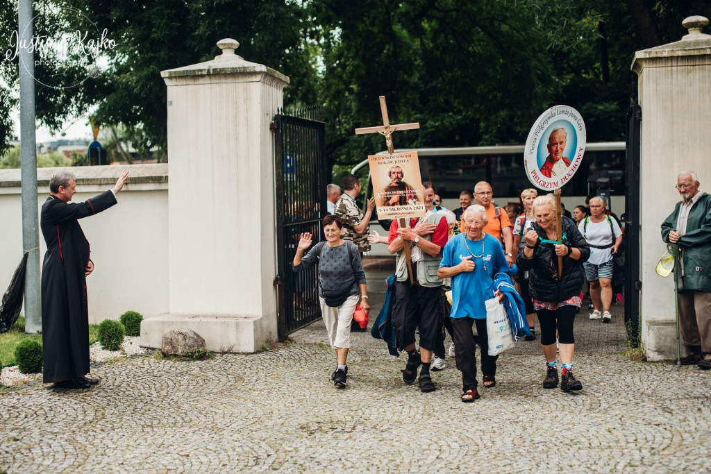 Ruszyli z Łomży w drogę do Maryi [FOTO]