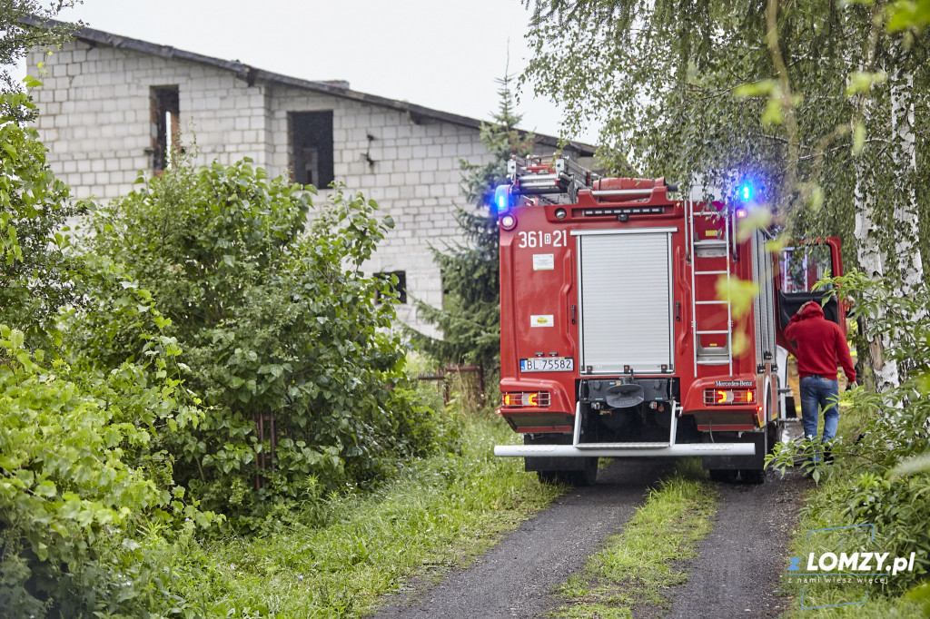 Pożar pustostanu i szybka reakcja strażaków [FOTO]