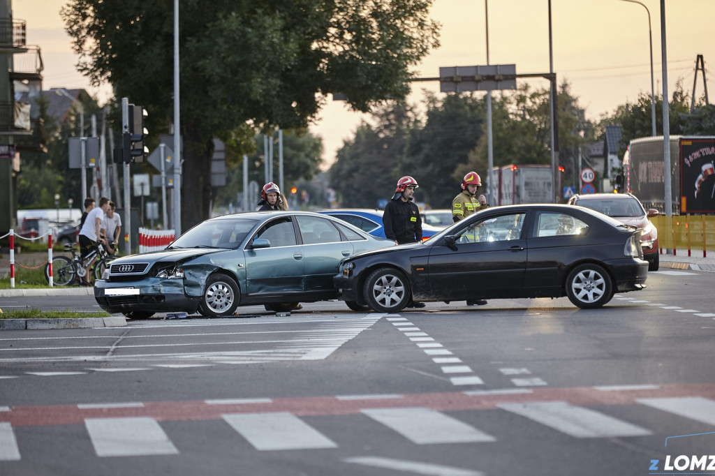 Dwie osoby trafiły do szpitala po wypadku [FOTO]