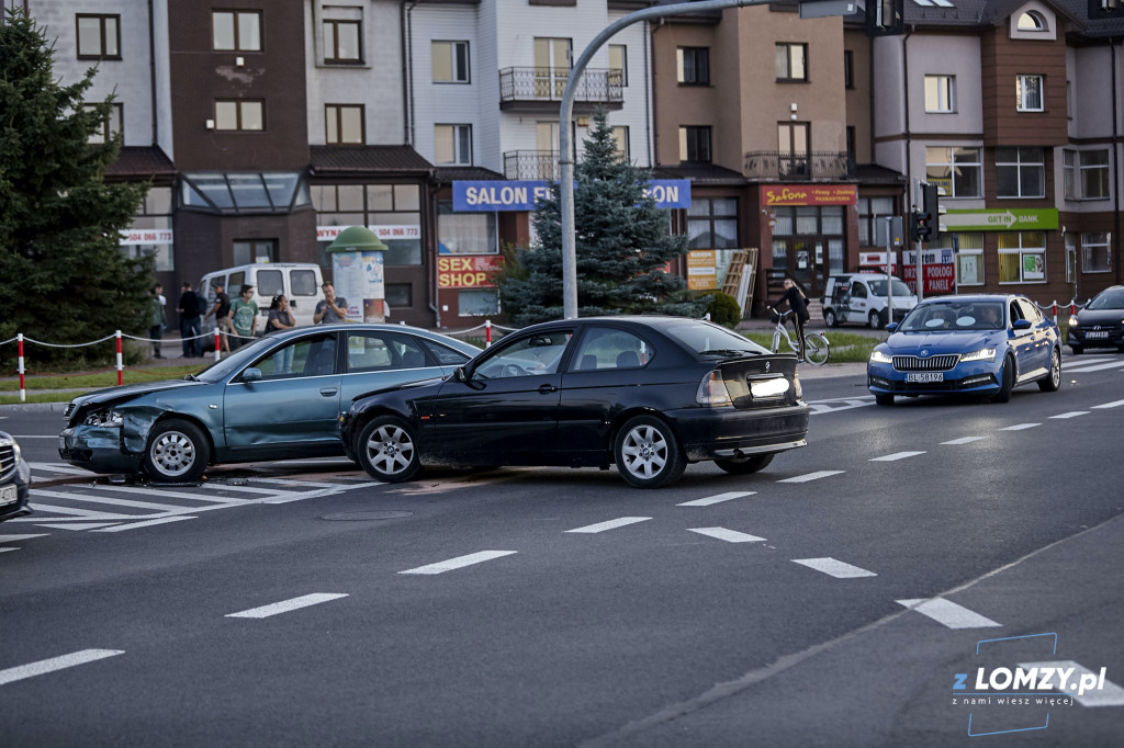 Dwie osoby trafiły do szpitala po wypadku [FOTO]