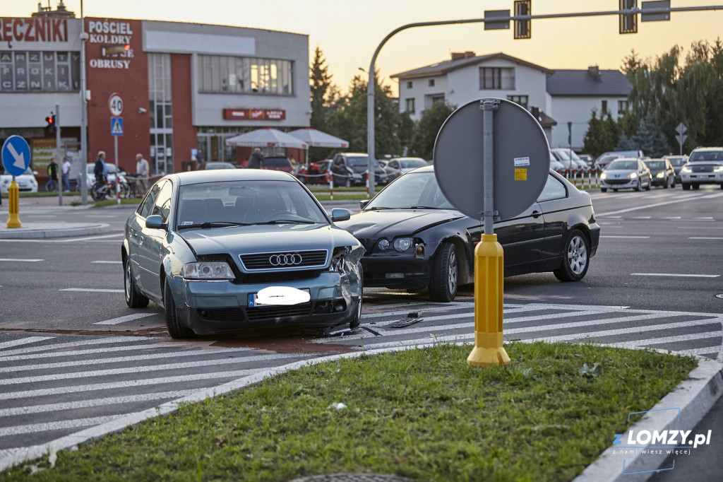 Dwie osoby trafiły do szpitala po wypadku [FOTO]