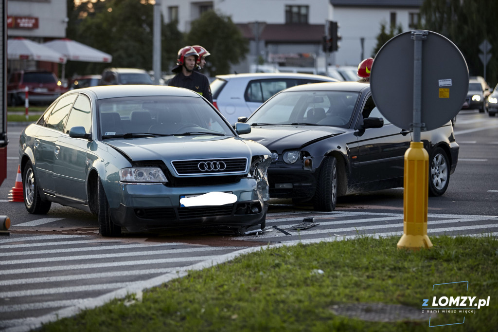 Dwie osoby trafiły do szpitala po wypadku [FOTO]