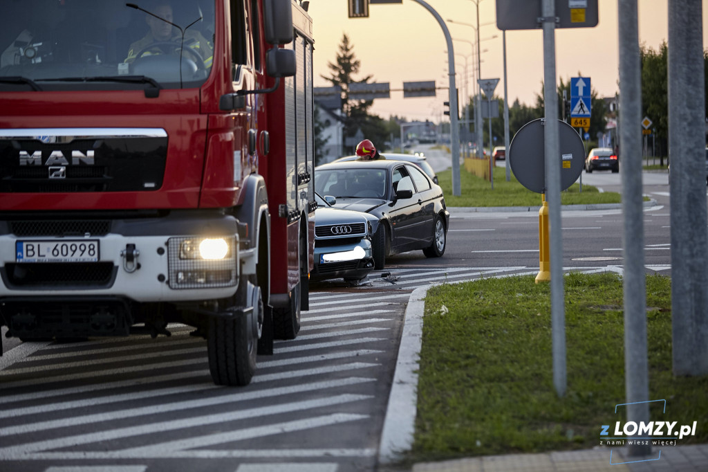 Dwie osoby trafiły do szpitala po wypadku [FOTO]