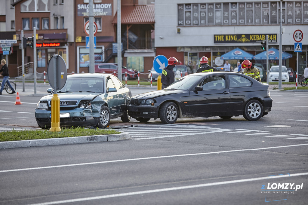 Dwie osoby trafiły do szpitala po wypadku [FOTO]