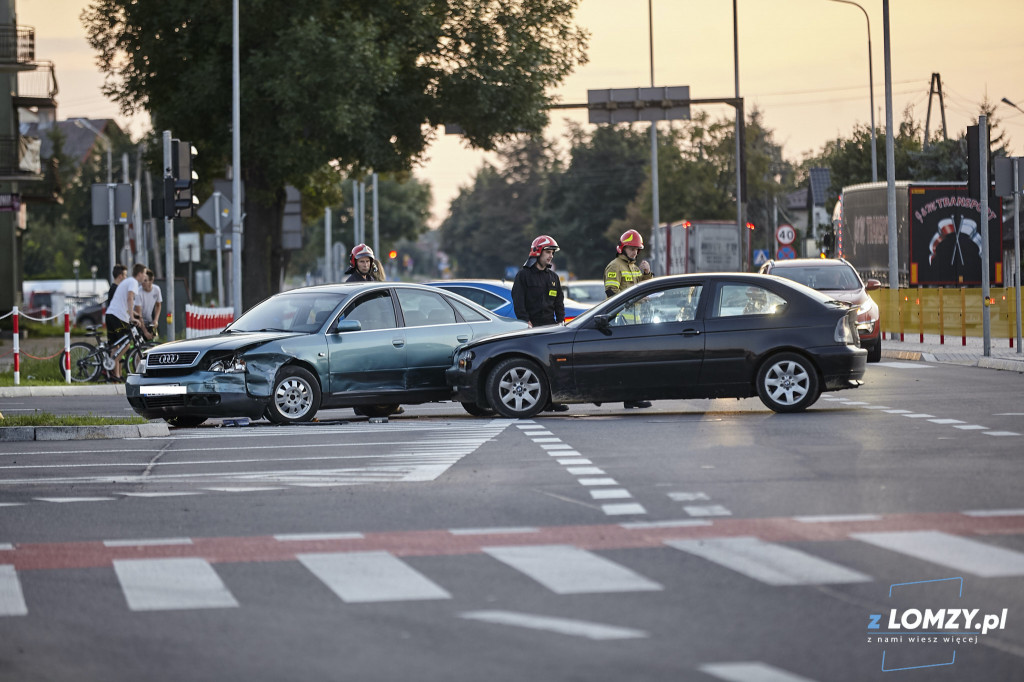 Dwie osoby trafiły do szpitala po wypadku [FOTO]