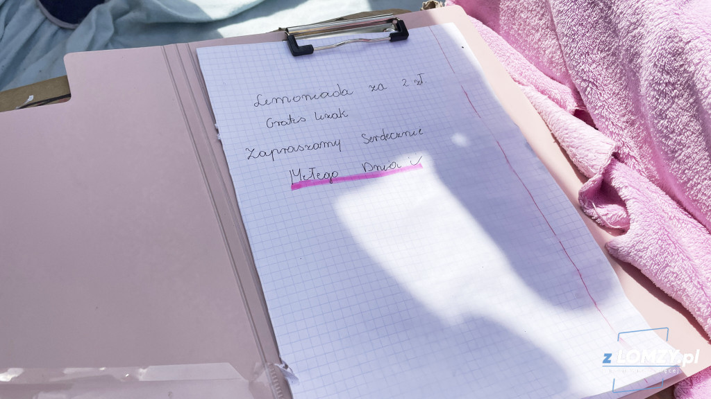 Pyszna lemoniada przygotowana przez dzieci [FOTO]