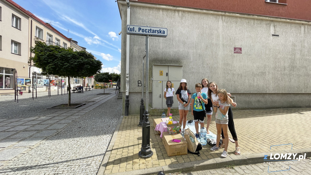 Pyszna lemoniada przygotowana przez dzieci [FOTO]